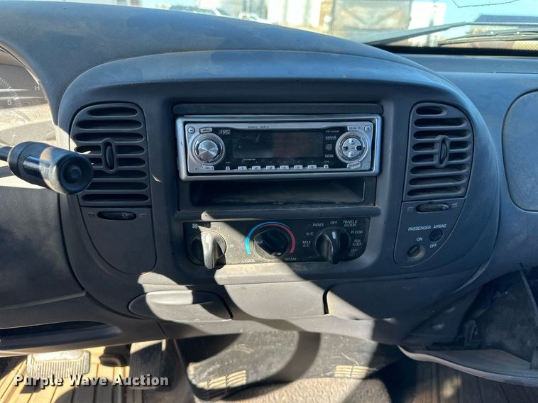 image for item ER8360 2003 Ford F150 SuperCab pickup truck