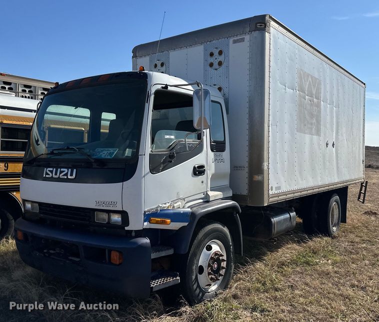 image for item ER8401 1999 Isuzu FTR box truck