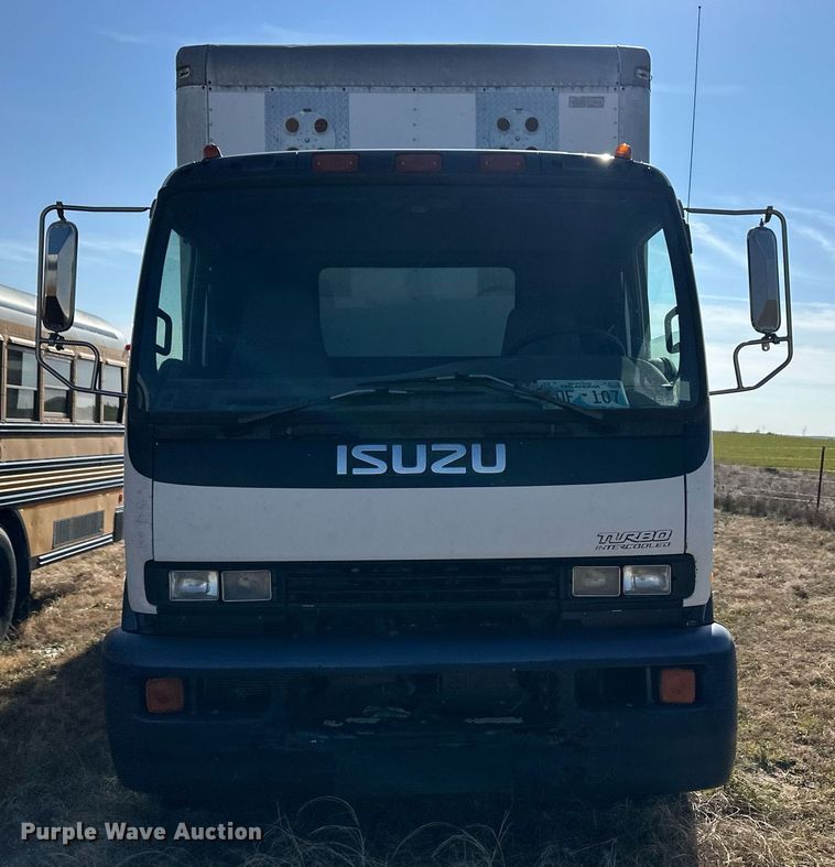 image for item ER8401 1999 Isuzu FTR box truck