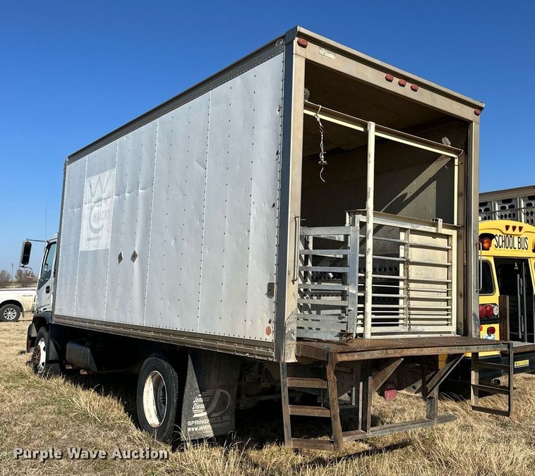 image for item ER8401 1999 Isuzu FTR box truck