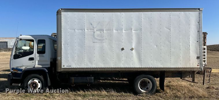 image for item ER8401 1999 Isuzu FTR box truck