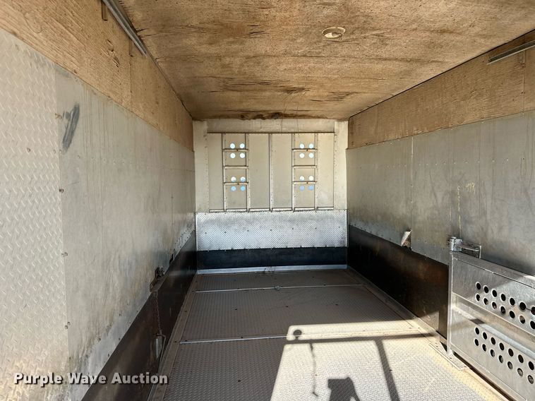 image for item ER8401 1999 Isuzu FTR box truck