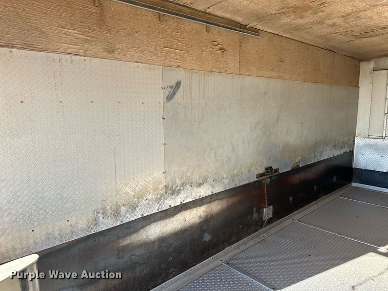 image for item ER8401 1999 Isuzu FTR box truck