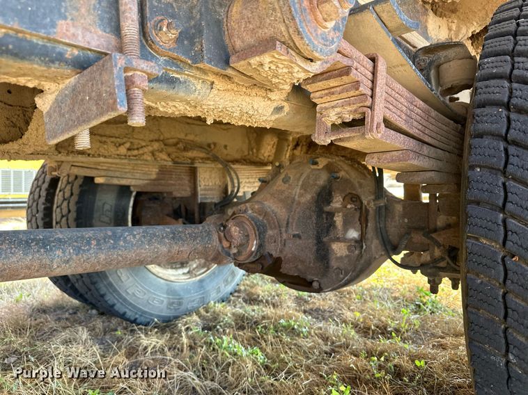 image for item ER8401 1999 Isuzu FTR box truck