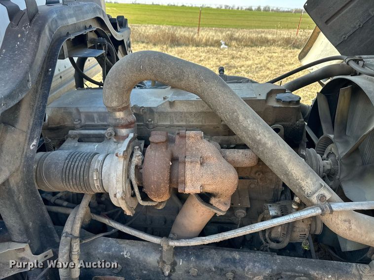 image for item ER8401 1999 Isuzu FTR box truck