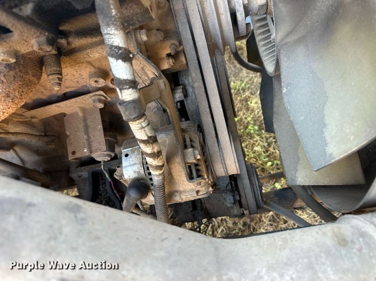 image for item ER8401 1999 Isuzu FTR box truck