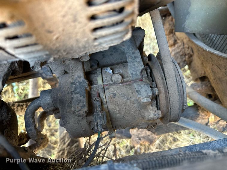 image for item ER8401 1999 Isuzu FTR box truck