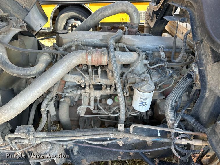 image for item ER8401 1999 Isuzu FTR box truck