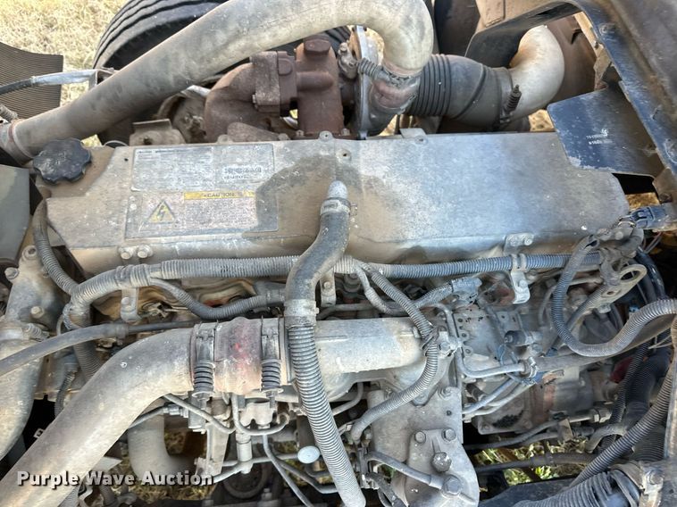 image for item ER8401 1999 Isuzu FTR box truck