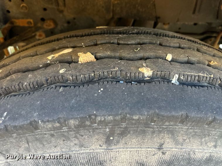 image for item ER8401 1999 Isuzu FTR box truck