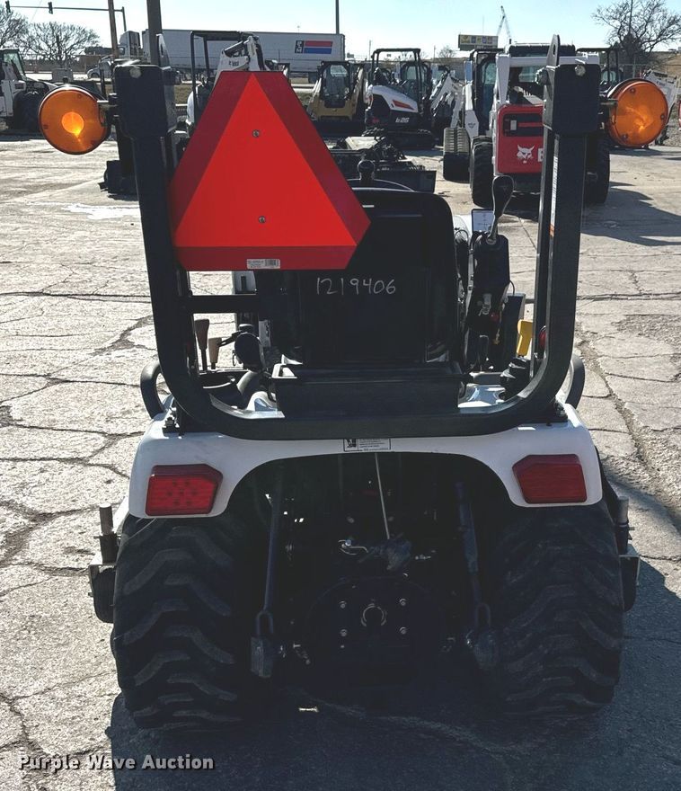 image for item LH9324 Bobcat CT1021 MFWD tractor