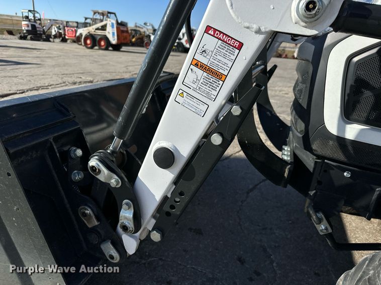 image for item LH9324 Bobcat CT1021 MFWD tractor