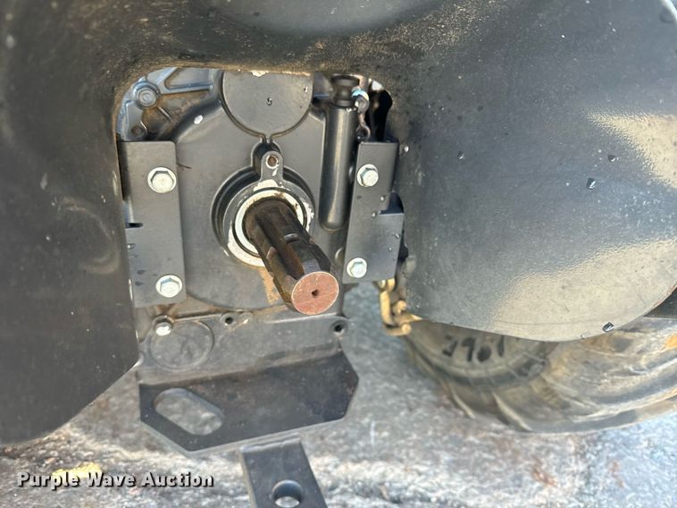 image for item LH9324 Bobcat CT1021 MFWD tractor