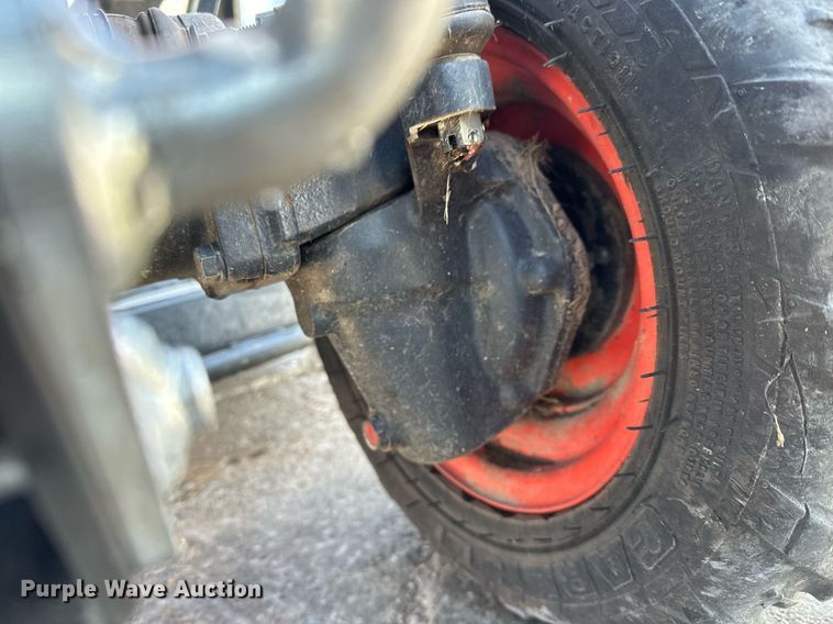 image for item LH9324 Bobcat CT1021 MFWD tractor