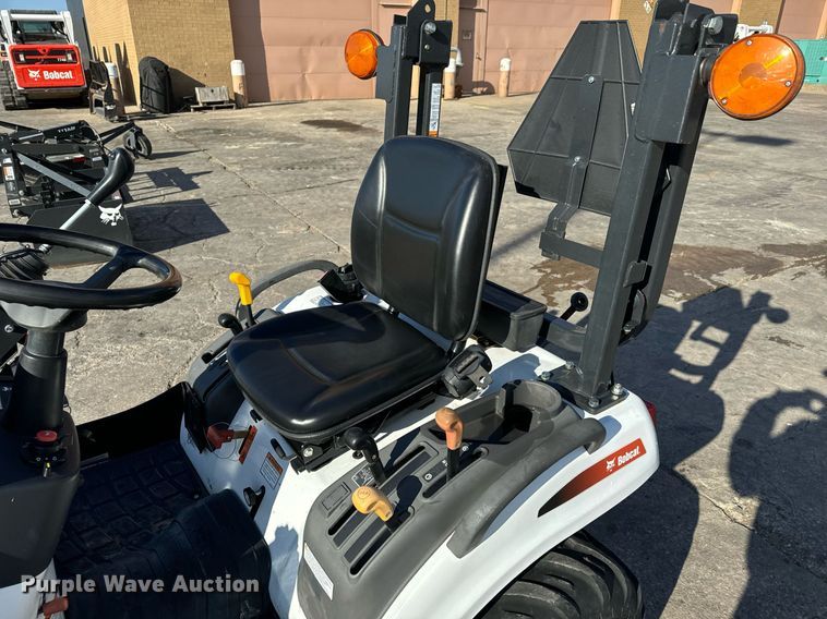 image for item LH9324 Bobcat CT1021 MFWD tractor