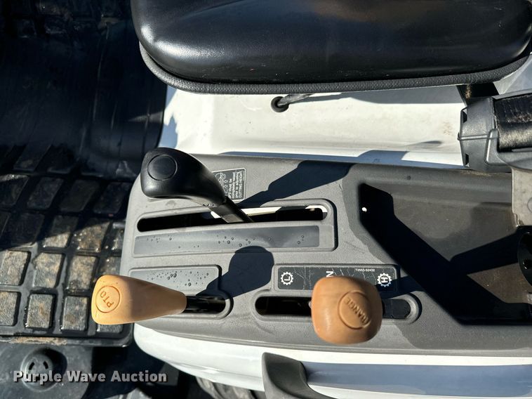 image for item LH9324 Bobcat CT1021 MFWD tractor