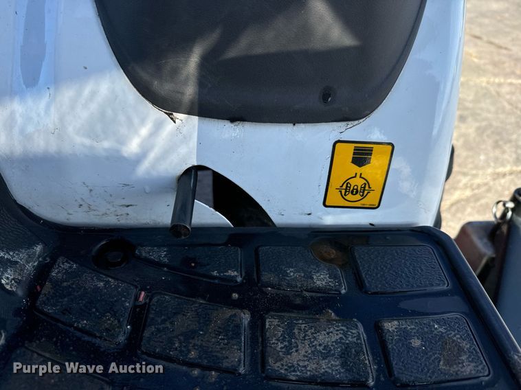 image for item LH9324 Bobcat CT1021 MFWD tractor