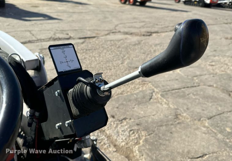 image for item LH9324 Bobcat CT1021 MFWD tractor