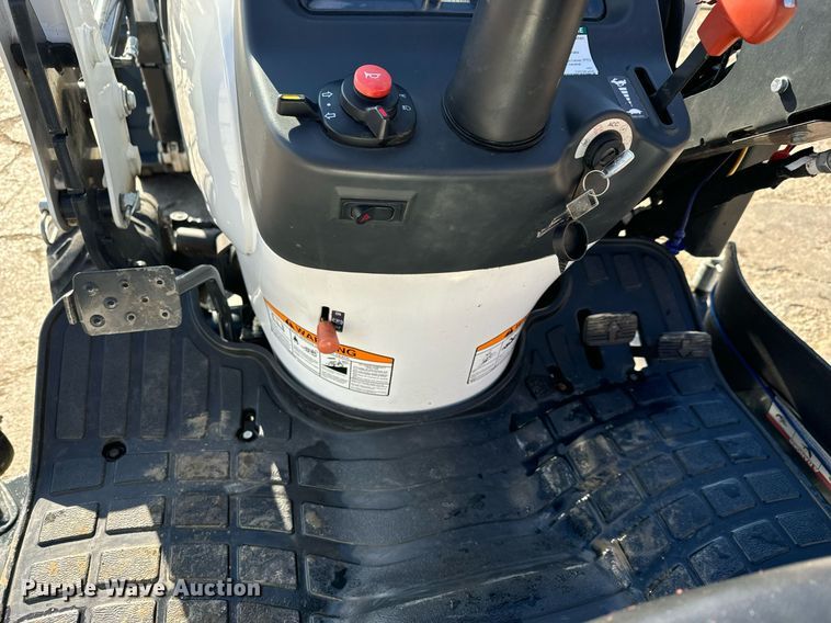 image for item LH9324 Bobcat CT1021 MFWD tractor