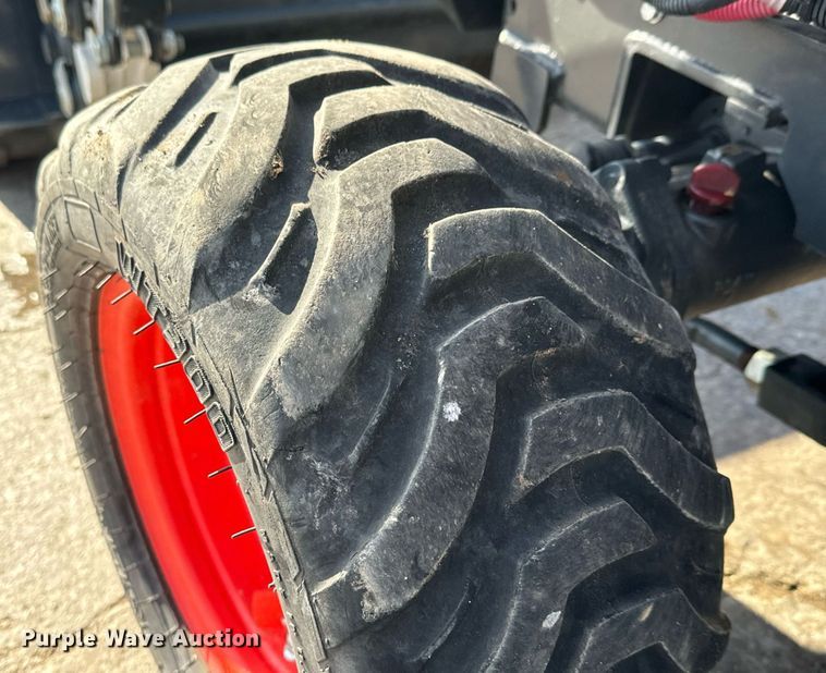 image for item LH9324 Bobcat CT1021 MFWD tractor