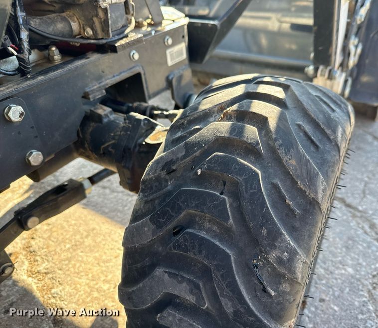 image for item LH9324 Bobcat CT1021 MFWD tractor