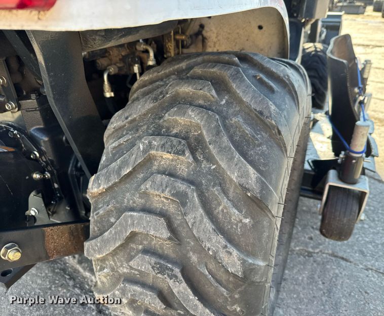 image for item LH9324 Bobcat CT1021 MFWD tractor