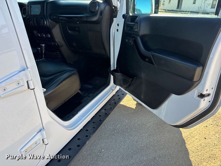 image for item LH9359 2014 Jeep Wrangler Unlimited SUV