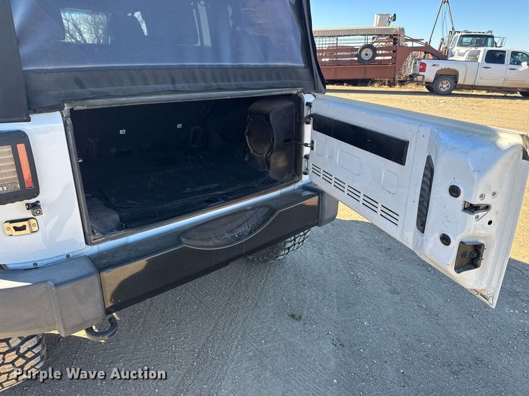 image for item LH9359 2014 Jeep Wrangler Unlimited SUV