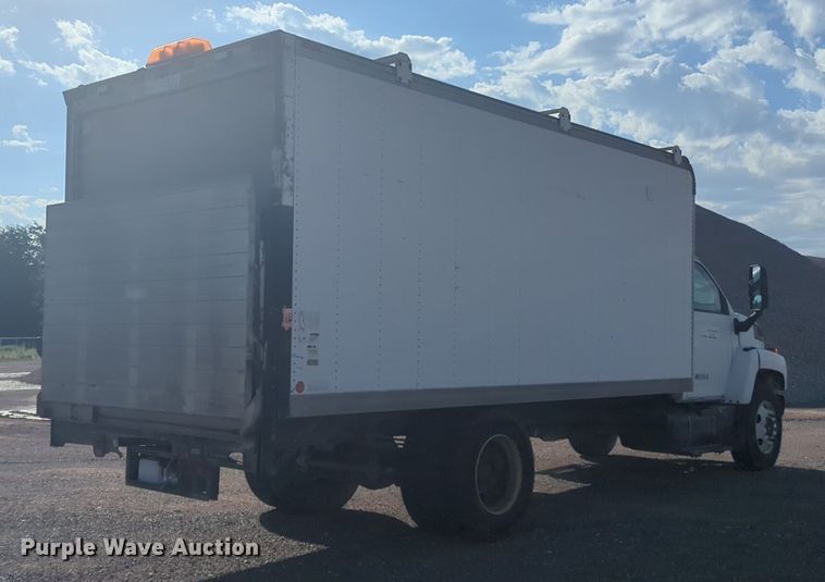 image for item NW9739 2003 GMC C7500 box truck