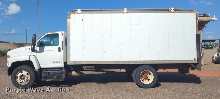 image for item NW9739 2003 GMC C7500 box truck
