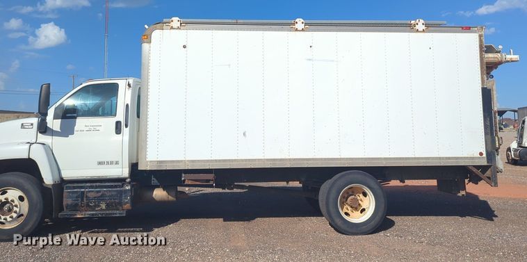 image for item NW9739 2003 GMC C7500 box truck