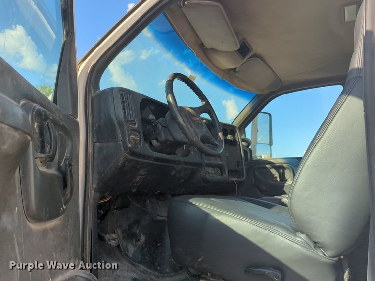 image for item NW9739 2003 GMC C7500 box truck