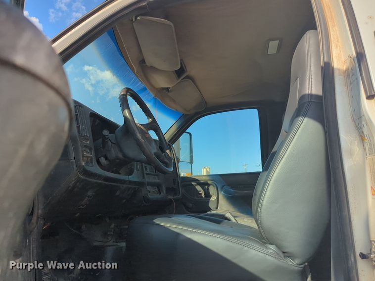 image for item NW9739 2003 GMC C7500 box truck