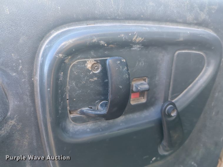 image for item NW9739 2003 GMC C7500 box truck