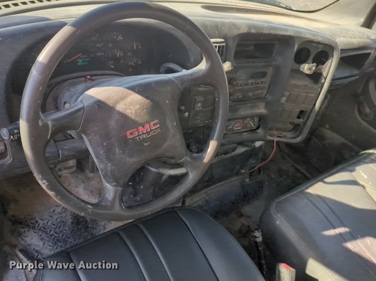 image for item NW9739 2003 GMC C7500 box truck