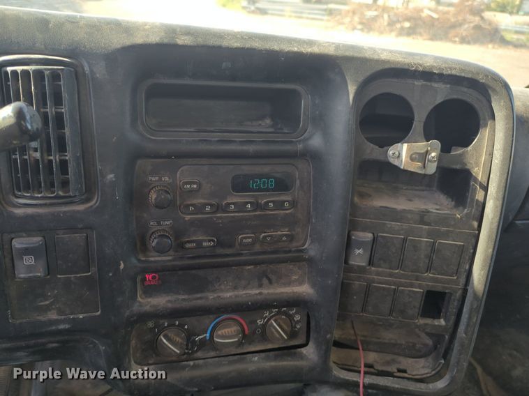 image for item NW9739 2003 GMC C7500 box truck