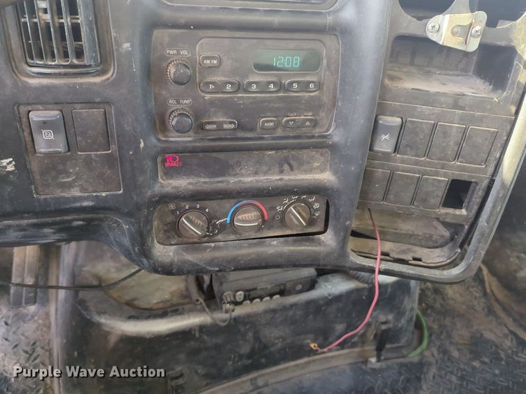 image for item NW9739 2003 GMC C7500 box truck