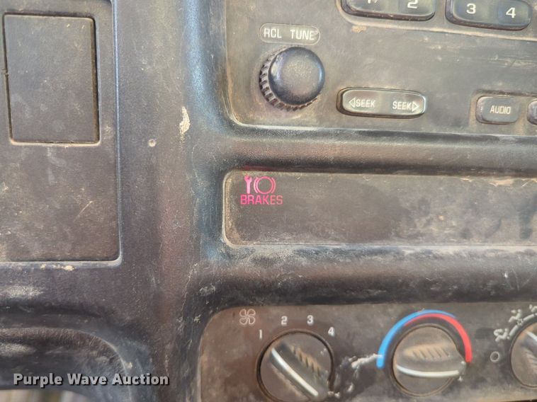 image for item NW9739 2003 GMC C7500 box truck