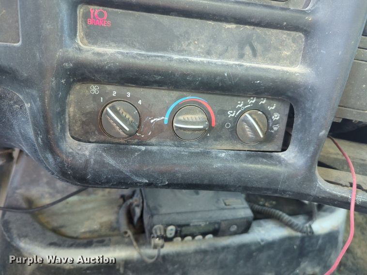 image for item NW9739 2003 GMC C7500 box truck