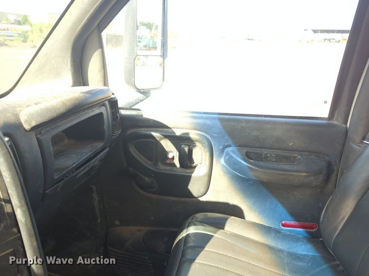 image for item NW9739 2003 GMC C7500 box truck