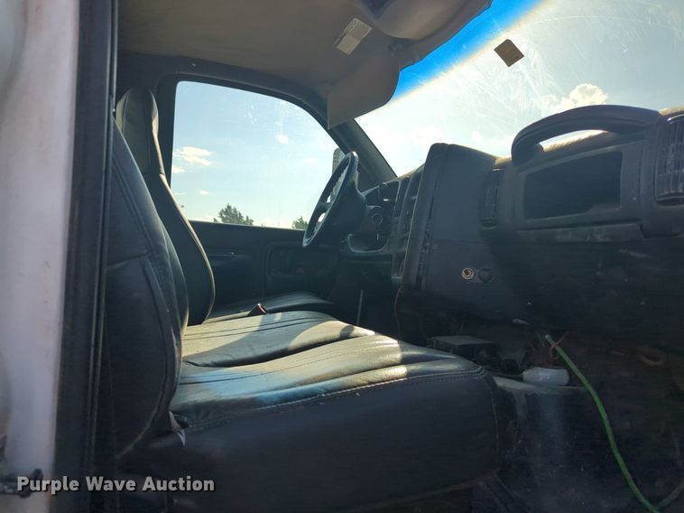 image for item NW9739 2003 GMC C7500 box truck
