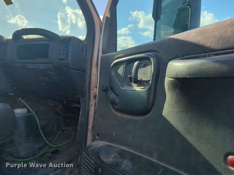 image for item NW9739 2003 GMC C7500 box truck