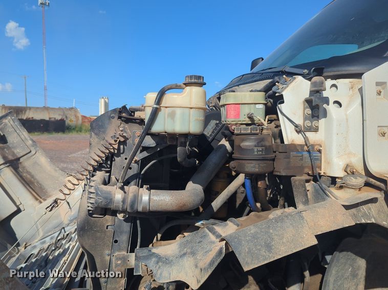 image for item NW9739 2003 GMC C7500 box truck