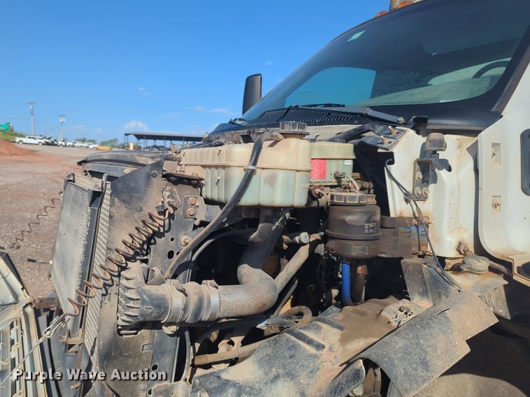 image for item NW9739 2003 GMC C7500 box truck