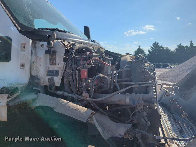 image for item NW9739 2003 GMC C7500 box truck