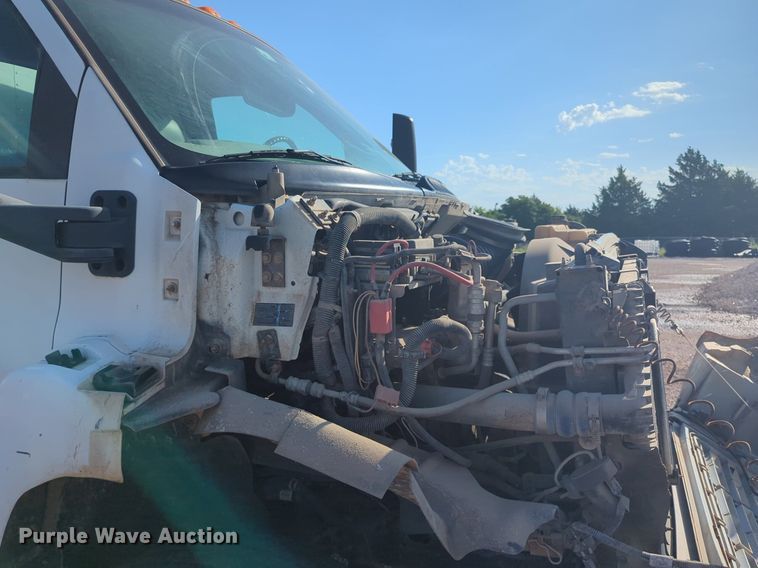 image for item NW9739 2003 GMC C7500 box truck