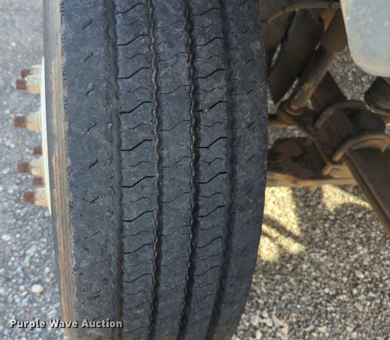 image for item NW9739 2003 GMC C7500 box truck