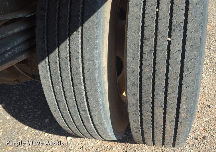 image for item NW9739 2003 GMC C7500 box truck