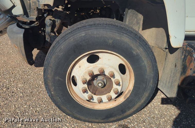 image for item NW9739 2003 GMC C7500 box truck