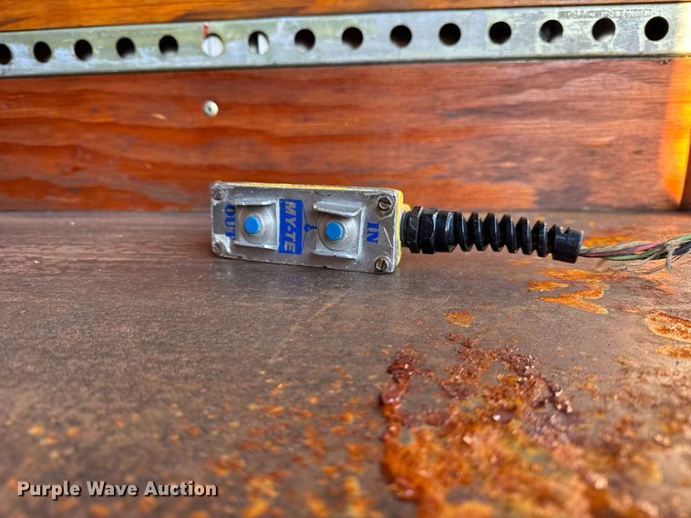 image for item OG9766 2016 Ford  F350 Super Duty XL box truck